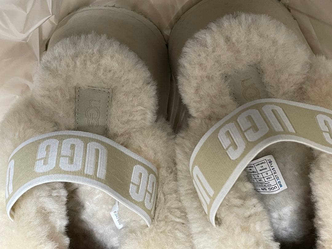 UGG ムートン　ファンケット　サンダル　マスタードシード