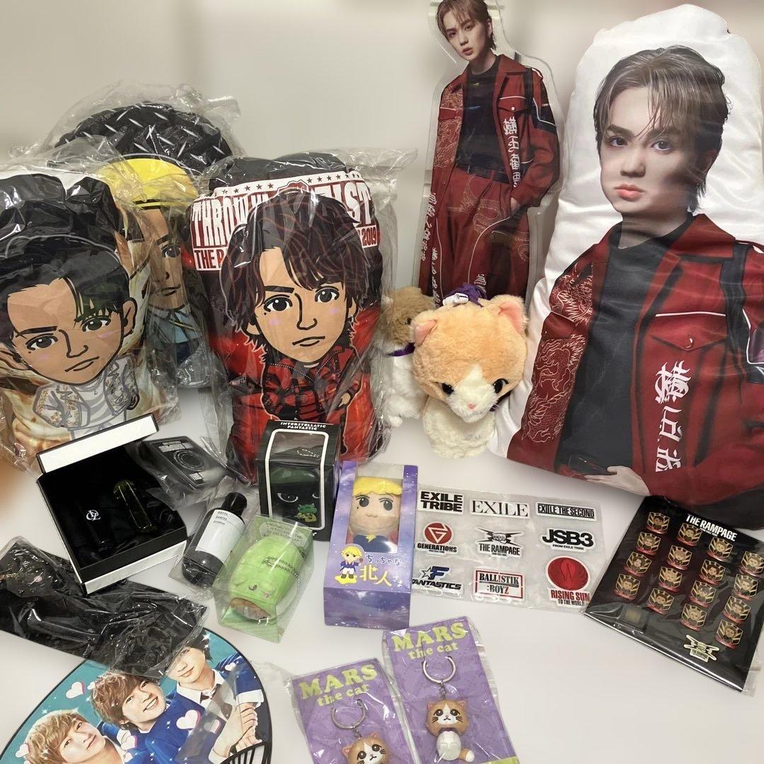 吉野北人　LDH グッズ　アクスタ　クッション　缶バッジ　フォトカード Tシャツ