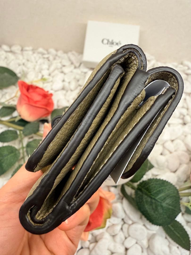 タグ付きChloé オリーブグリーン 三つ折り財布