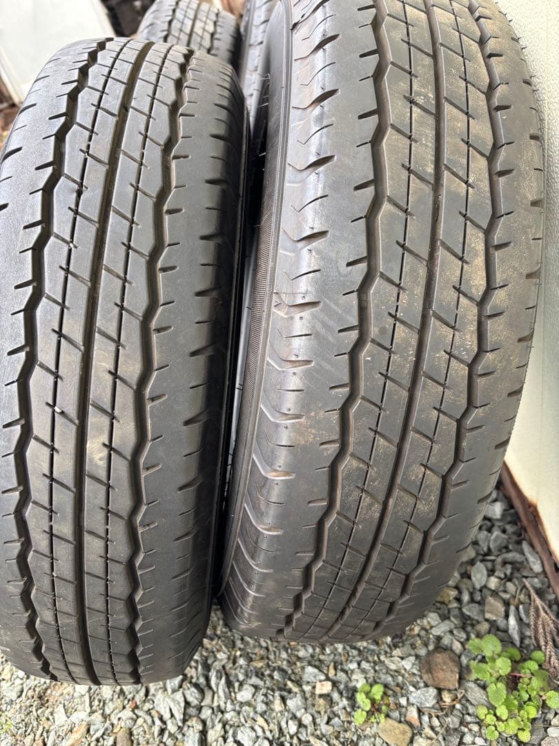 商談中！ハイエース195/80R15 107/105N LTバリ溝4本セット