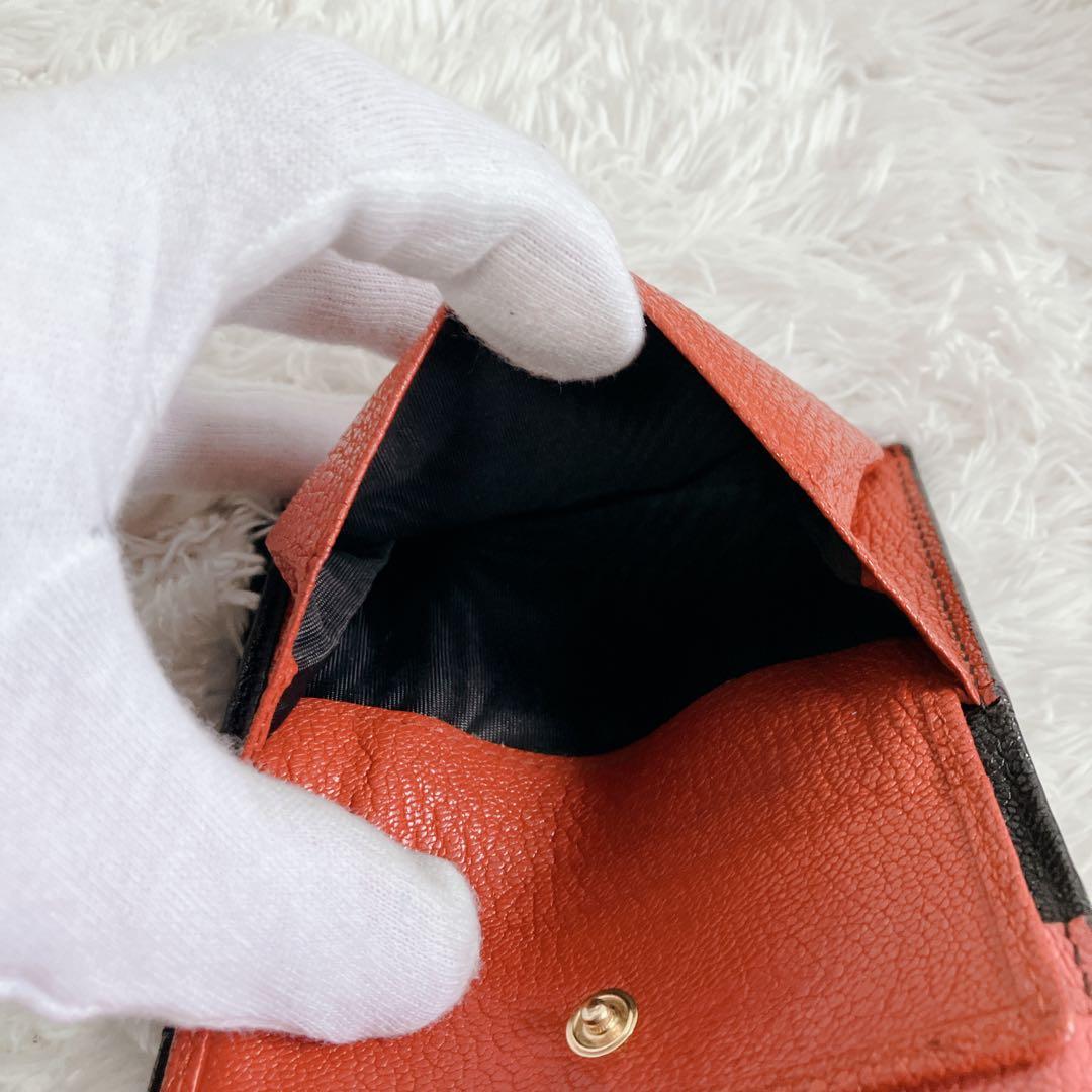 美品✨ミュウミュウ　折り財布　マドラス　レザー　バイカラー　黒　赤　ゴールド金具