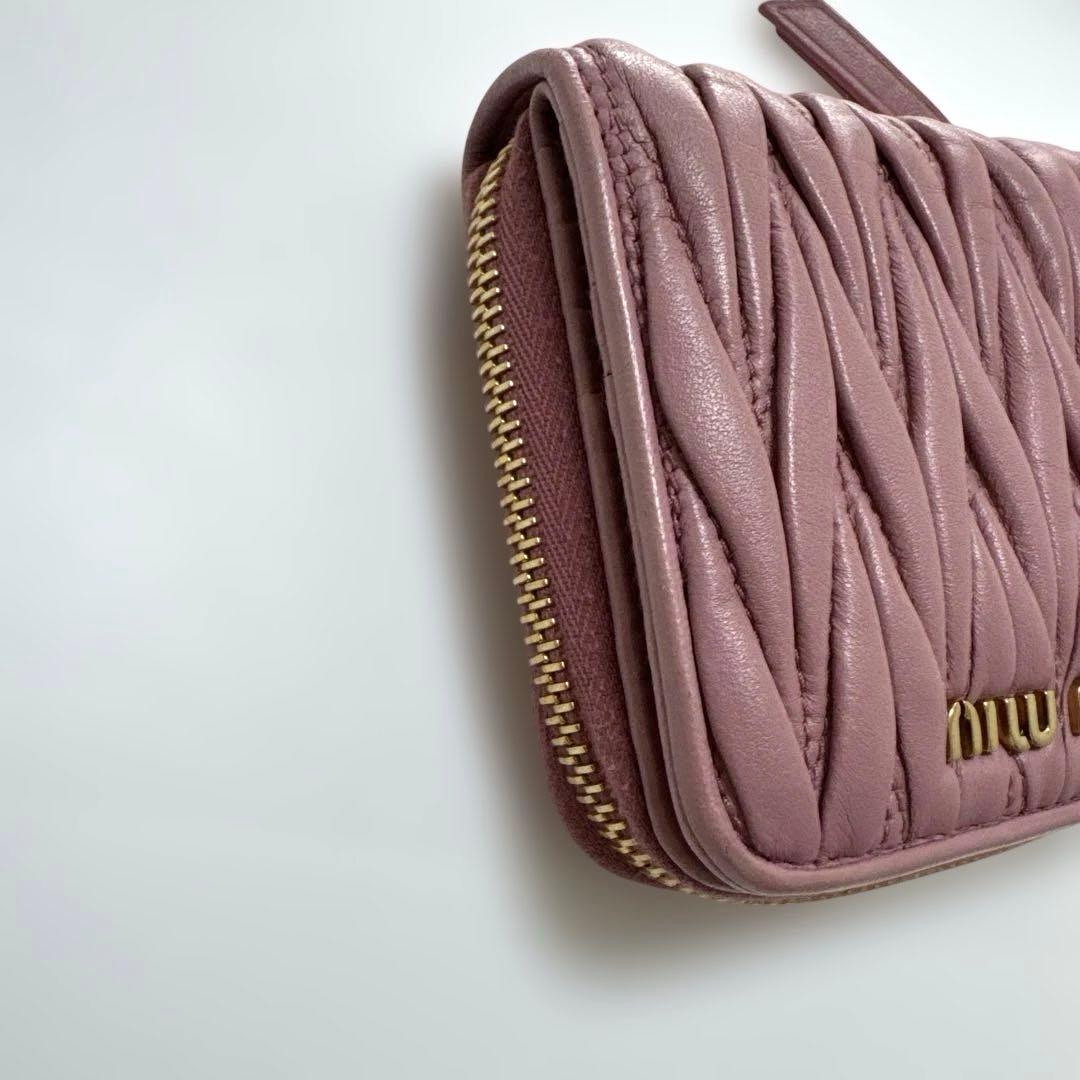 【美品】miumiu マテラッセ　二つ折り財布　ピンク