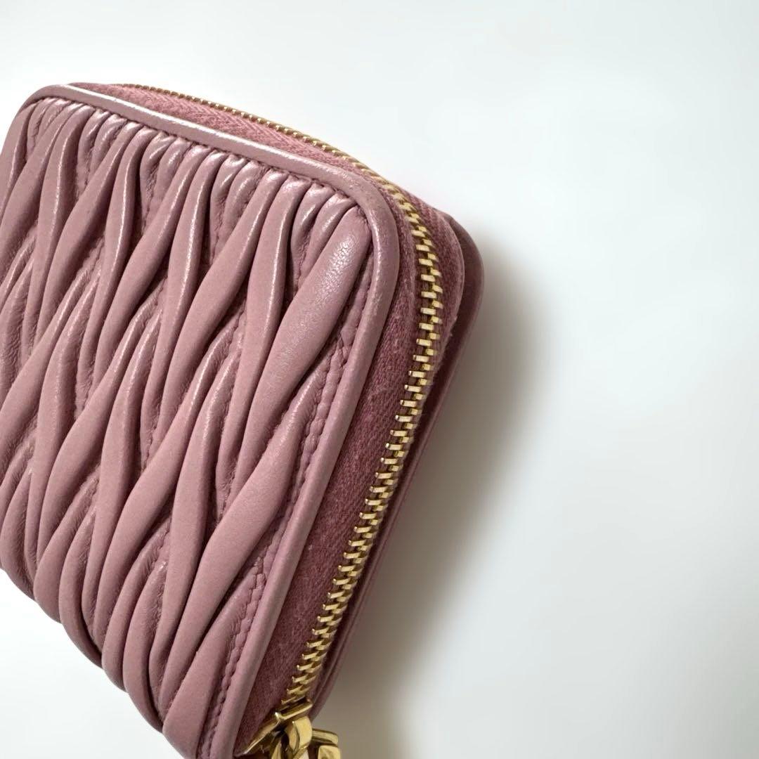 【美品】miumiu マテラッセ　二つ折り財布　ピンク