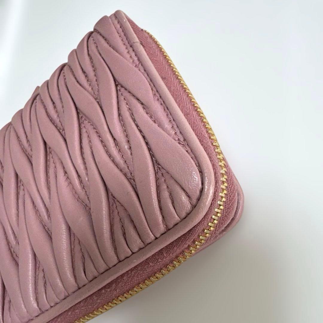 【美品】miumiu マテラッセ　二つ折り財布　ピンク