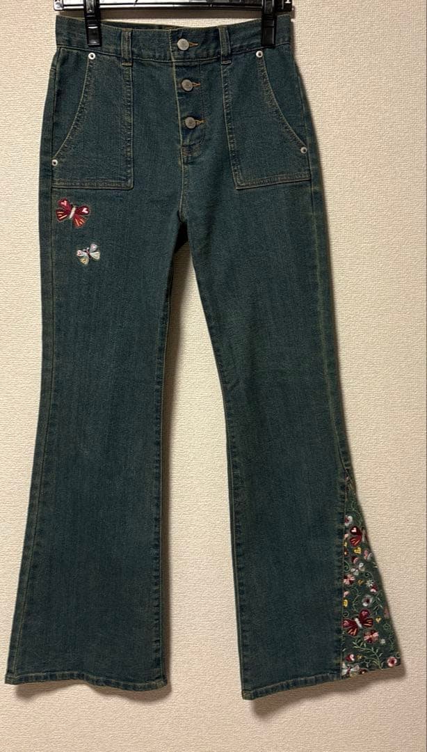 TINA：JOJUN 刺繍入りフレアジーンズ ライトブルー　M ビンテージ