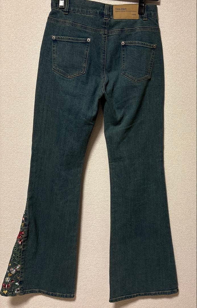 TINA：JOJUN 刺繍入りフレアジーンズ ライトブルー　M ビンテージ