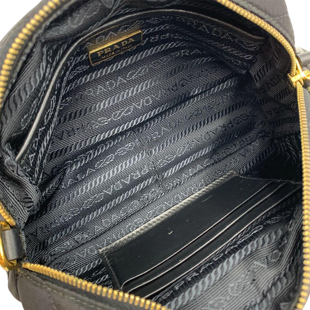 【極美品】PRADA プラダ ナイロン キルティング 刺繍 ボディバッグ 黒