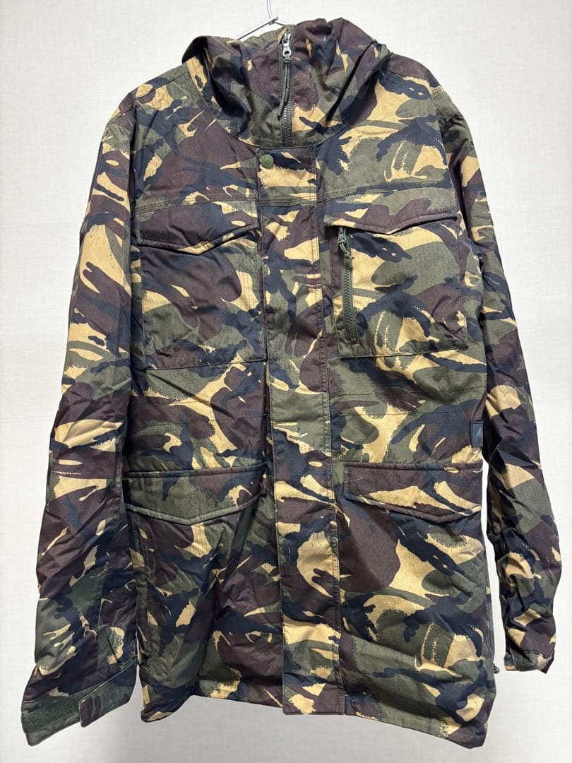 【人気ブランド】BURTON 迷彩ジャケット｜フード付き・高機能モデル