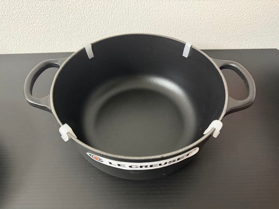 新品未使用　ル・クルーゼ　ココットロンド　20cm マットブラック