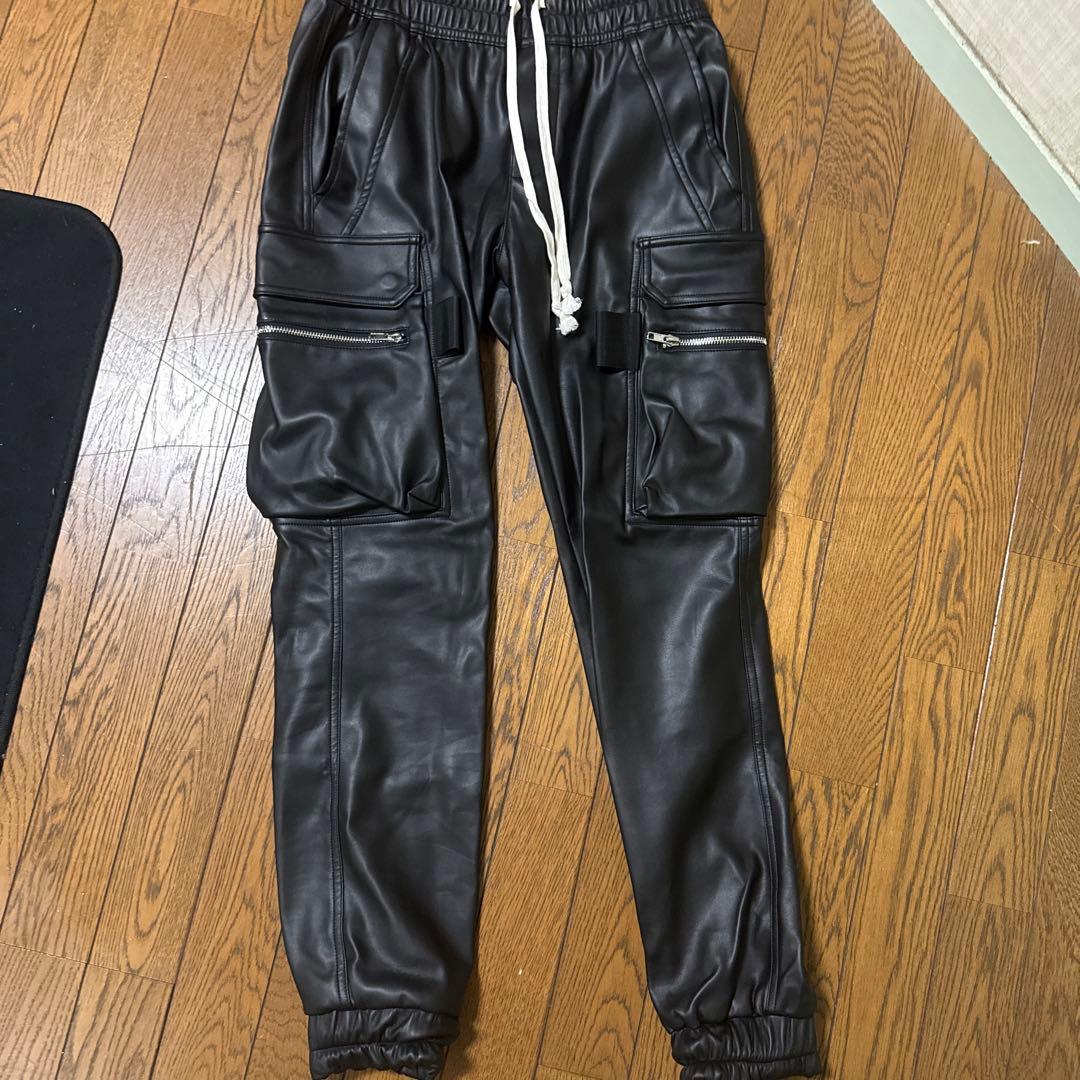 Janpari Leather cargo pants平本蓮着用
