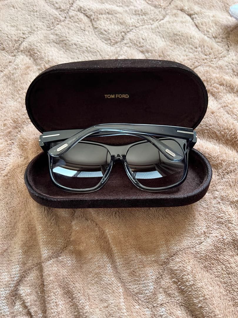 3*E様 TOM FORD グレー サングラス