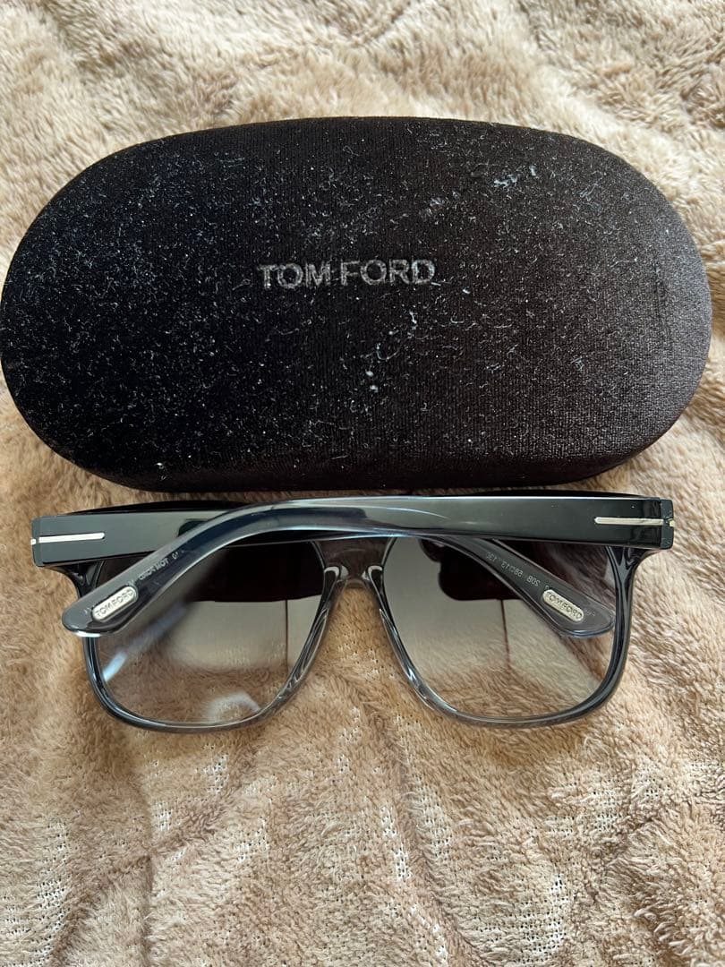 3*E様 TOM FORD グレー サングラス