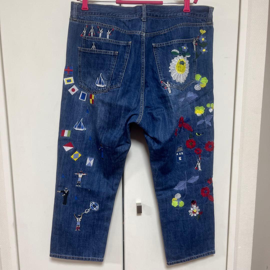 刺繍入りデニムパンツ