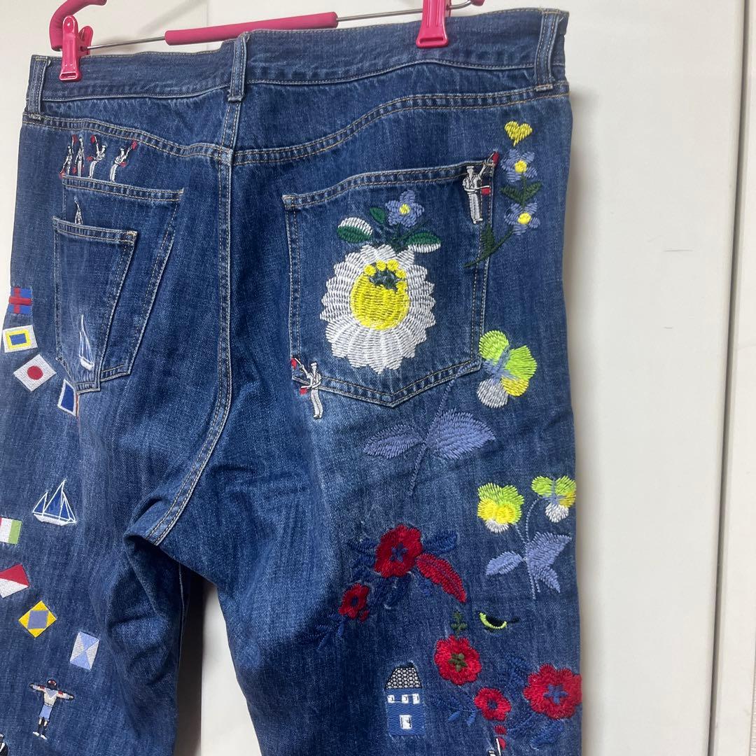 刺繍入りデニムパンツ