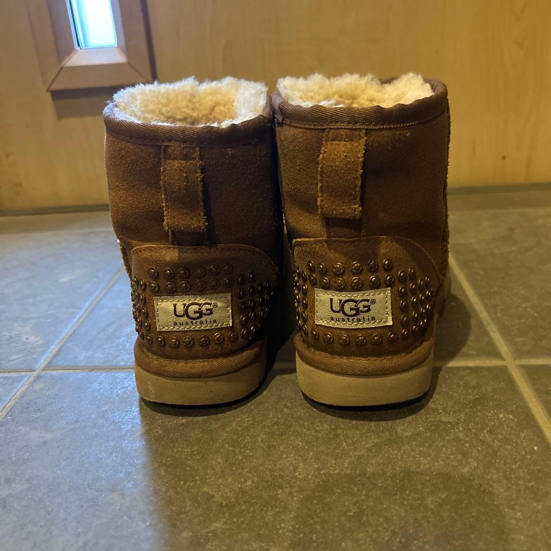 UGG ブラウン スタッズ付き ムートンブーツ