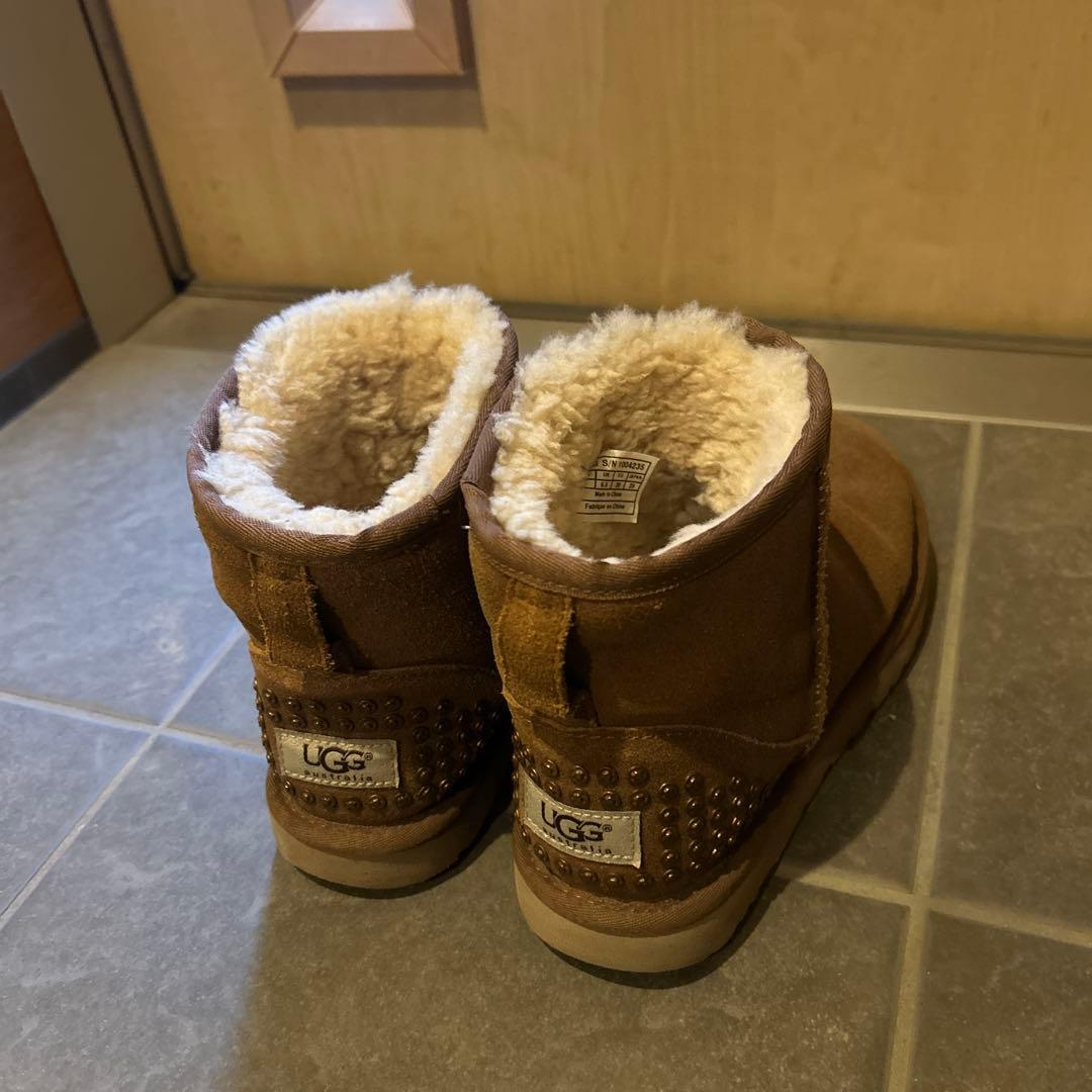 UGG ブラウン スタッズ付き ムートンブーツ