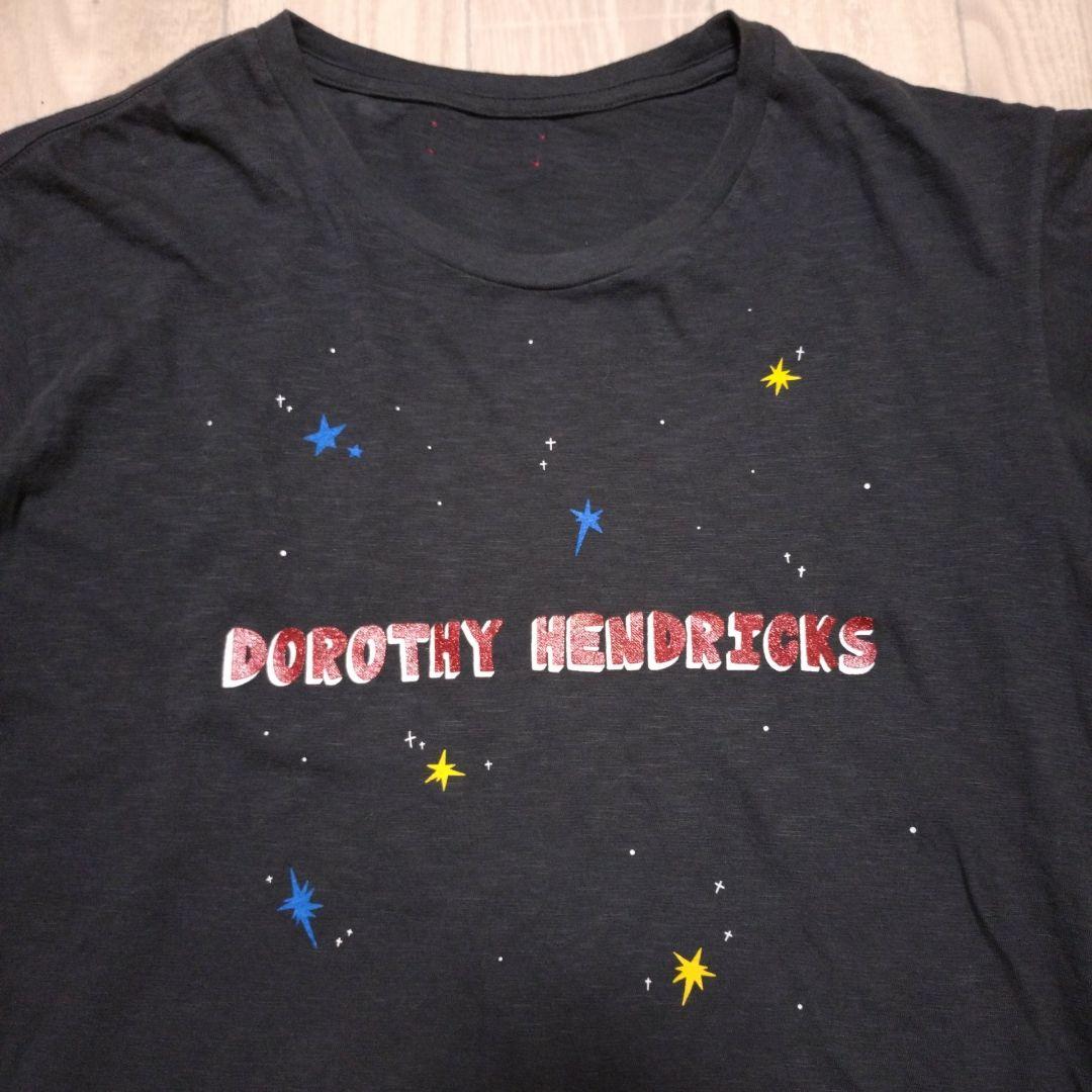 小泉今日子着用dorothy hendricksドロシーヘンドリックスTシャツ