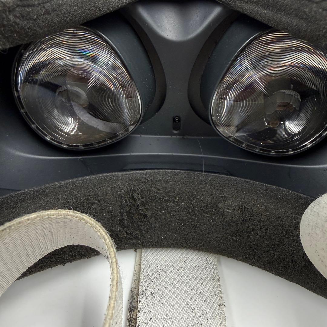  Quest 2 VRヘッドセットとコントローラー