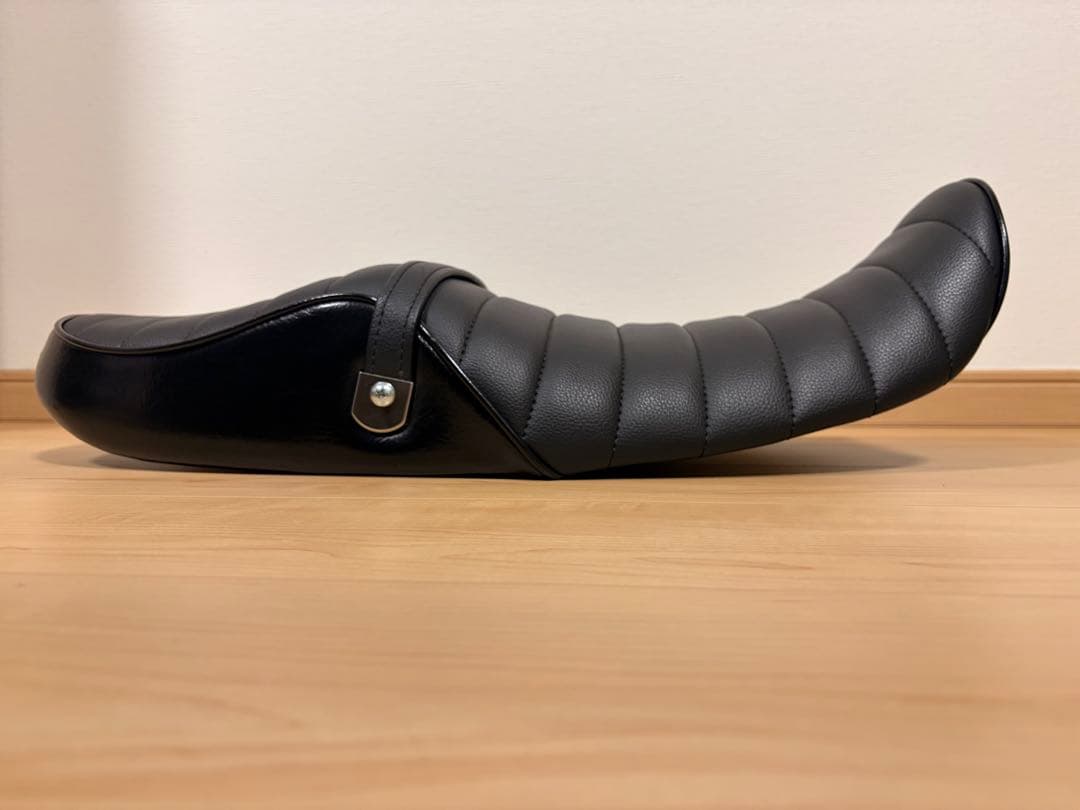 Z900RS 茗荷タックロールシート　革張替え済　カスタムシート