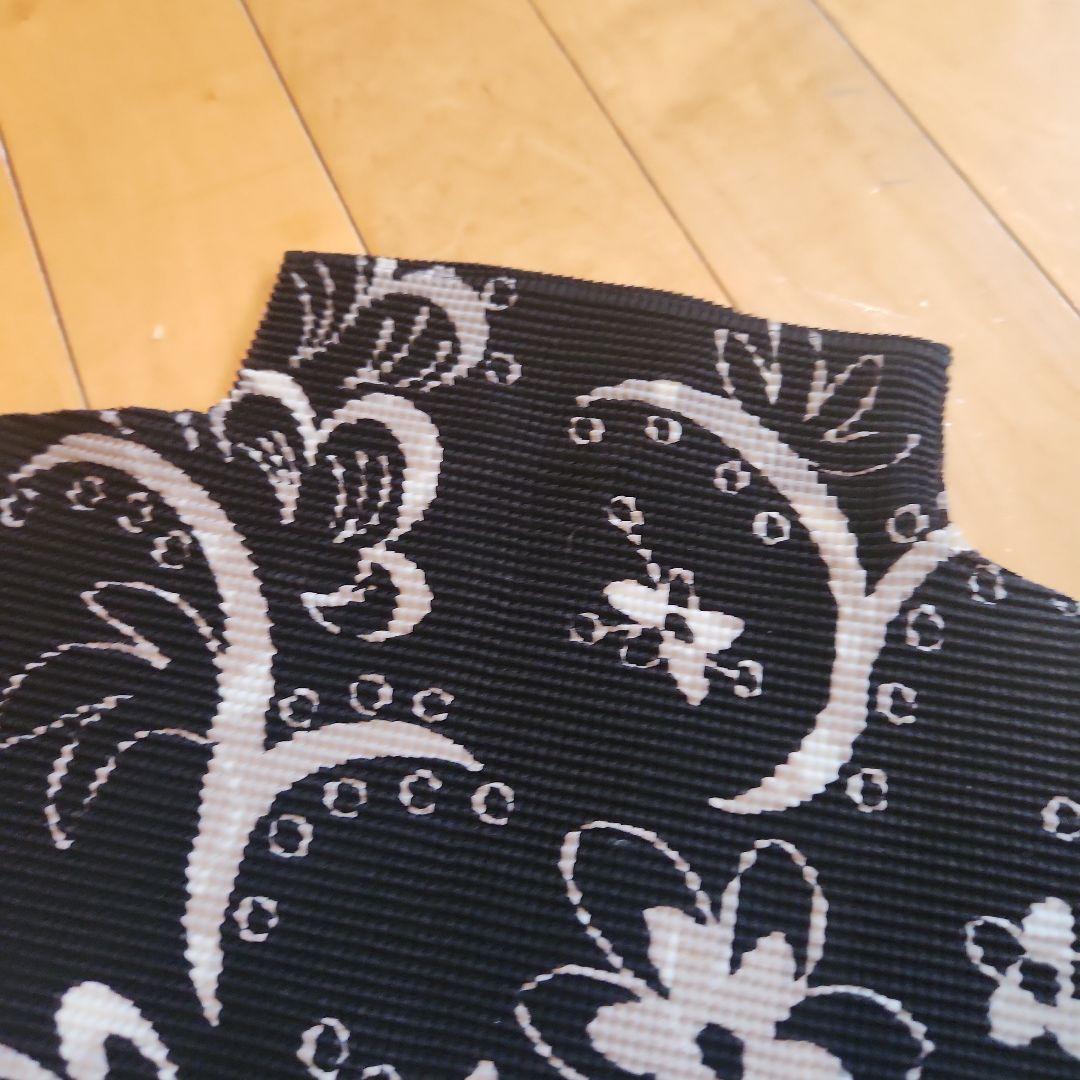 イッセイミヤケ　花柄ハイネック半袖Tシャツ