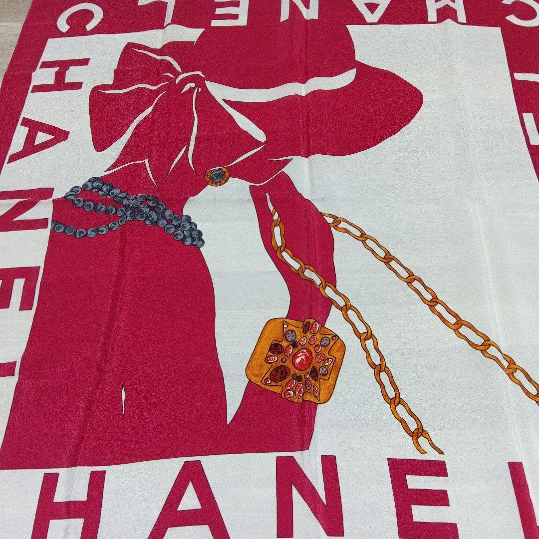 CHANEL 赤 スカーフ 帽子とネックレスデザイン