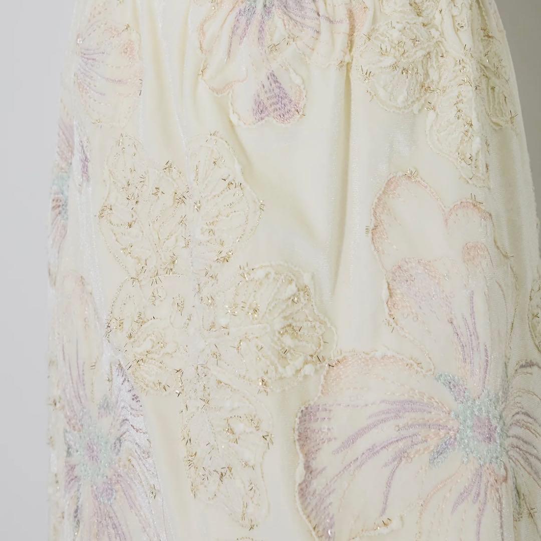 ANDREA & Co. ベロアフラワー刺繍スカート
