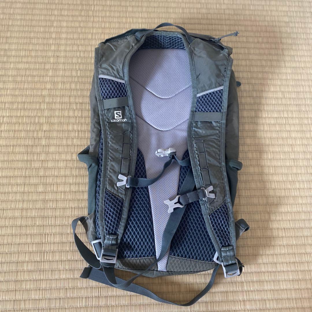 Salomon 10L ランニング　リュック　バックパック ダークグレー