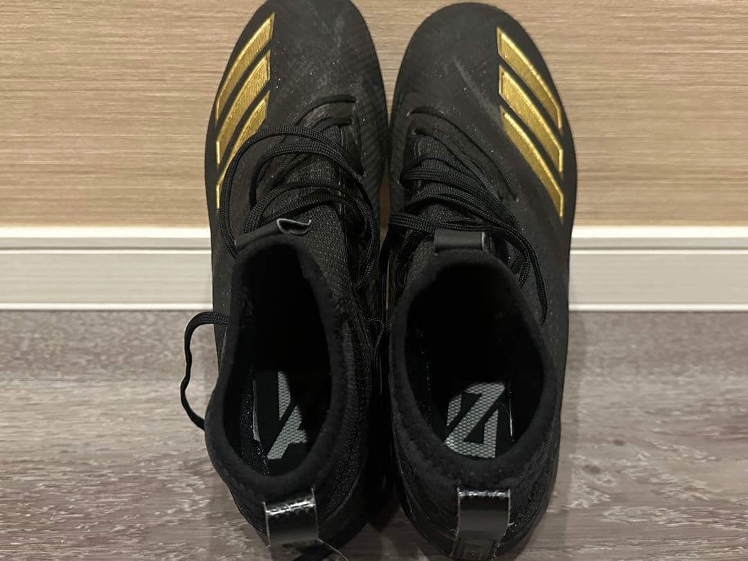 中古⭐︎adidas⭐︎ブラック ゴールド スパイクシューズ28cm