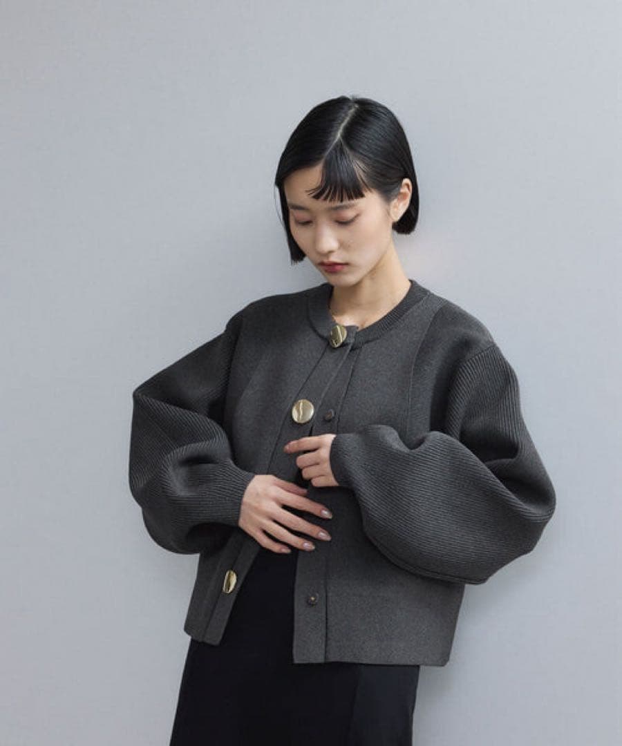 【美品】アダムエロペ　セレクトネックウェーブボタンカーディガン　チャコール
