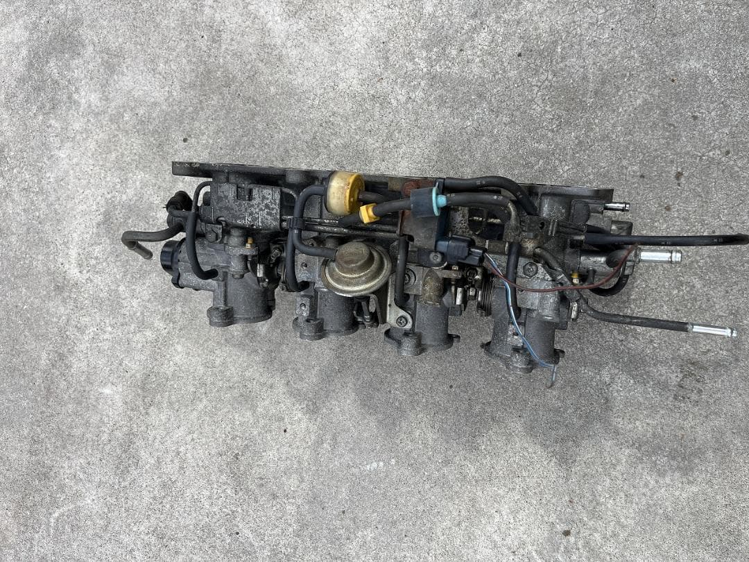 AE101　4AG 5バルブ ４連スロットル スロットルボディ トヨタ純正