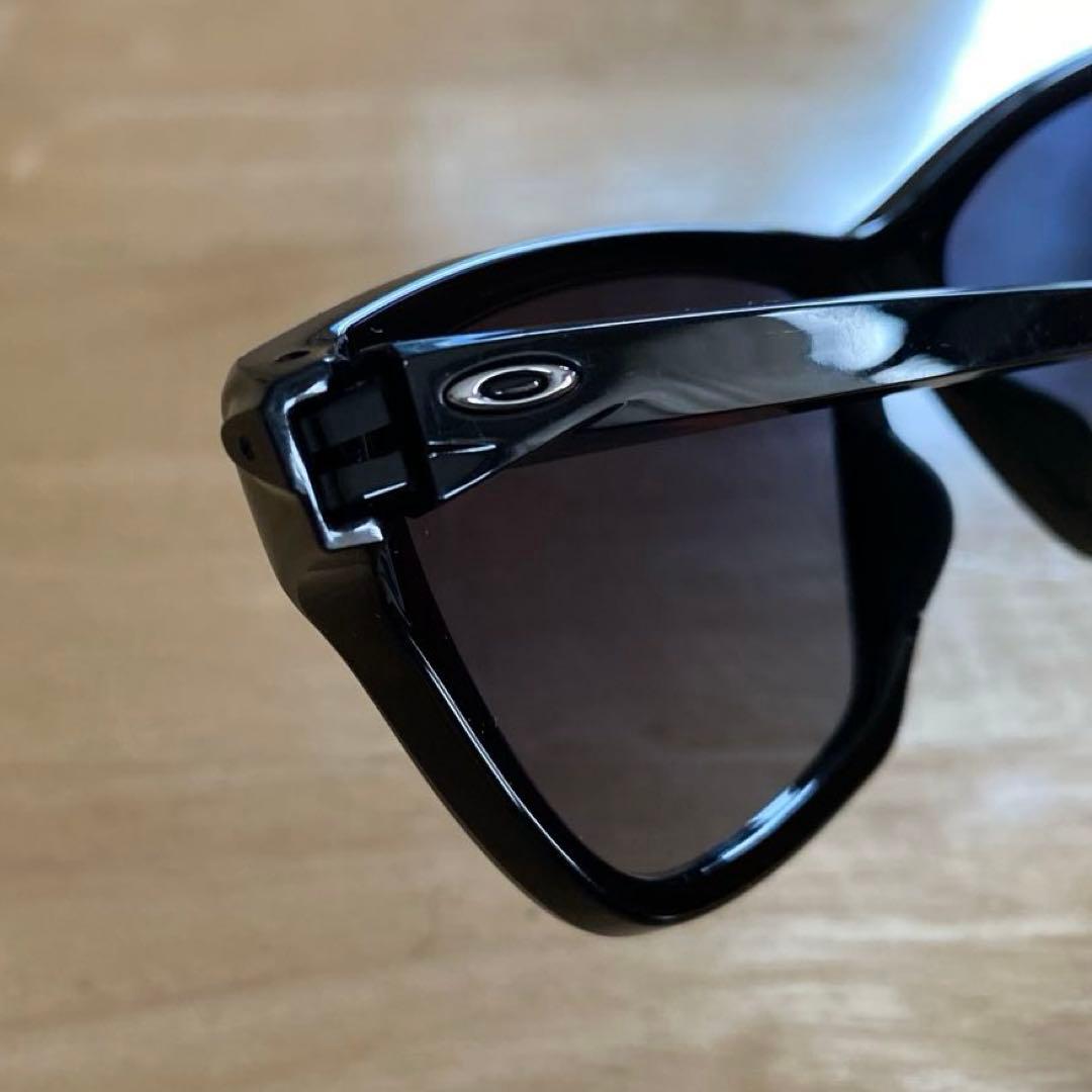 Oakley Hold On ブラックサングラス