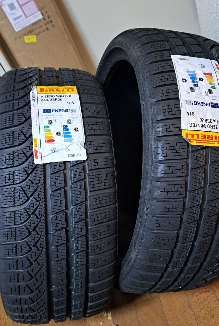 ピレリPZERO WINTER 未使用　245/35r20 2023年製