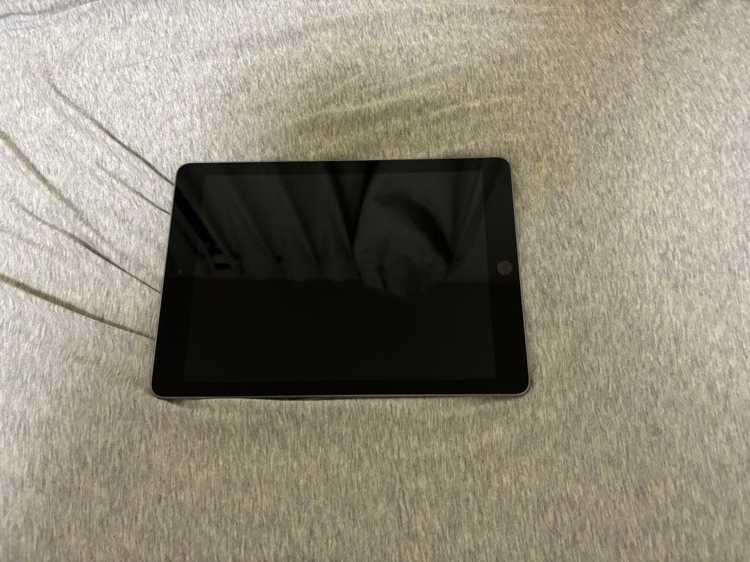 iPad 第6世代 128GB シルバー　WIFI