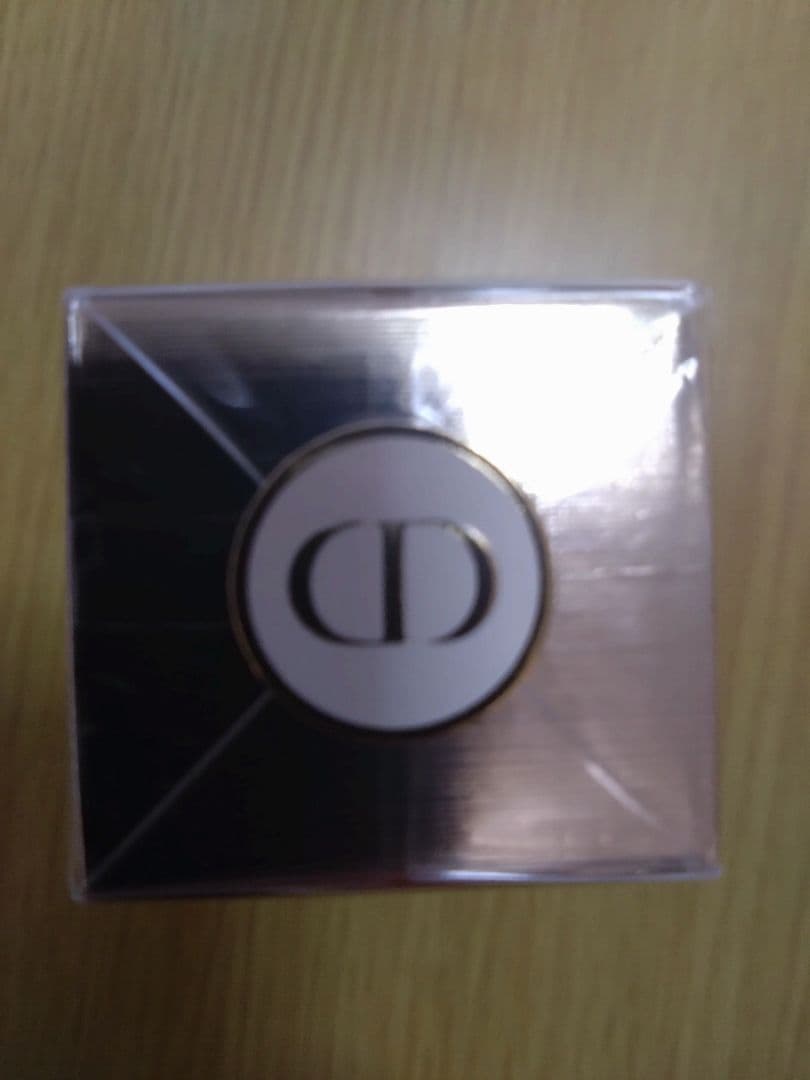Dior Prestige シアーグロウ SPF50+/PA++++ 30ml