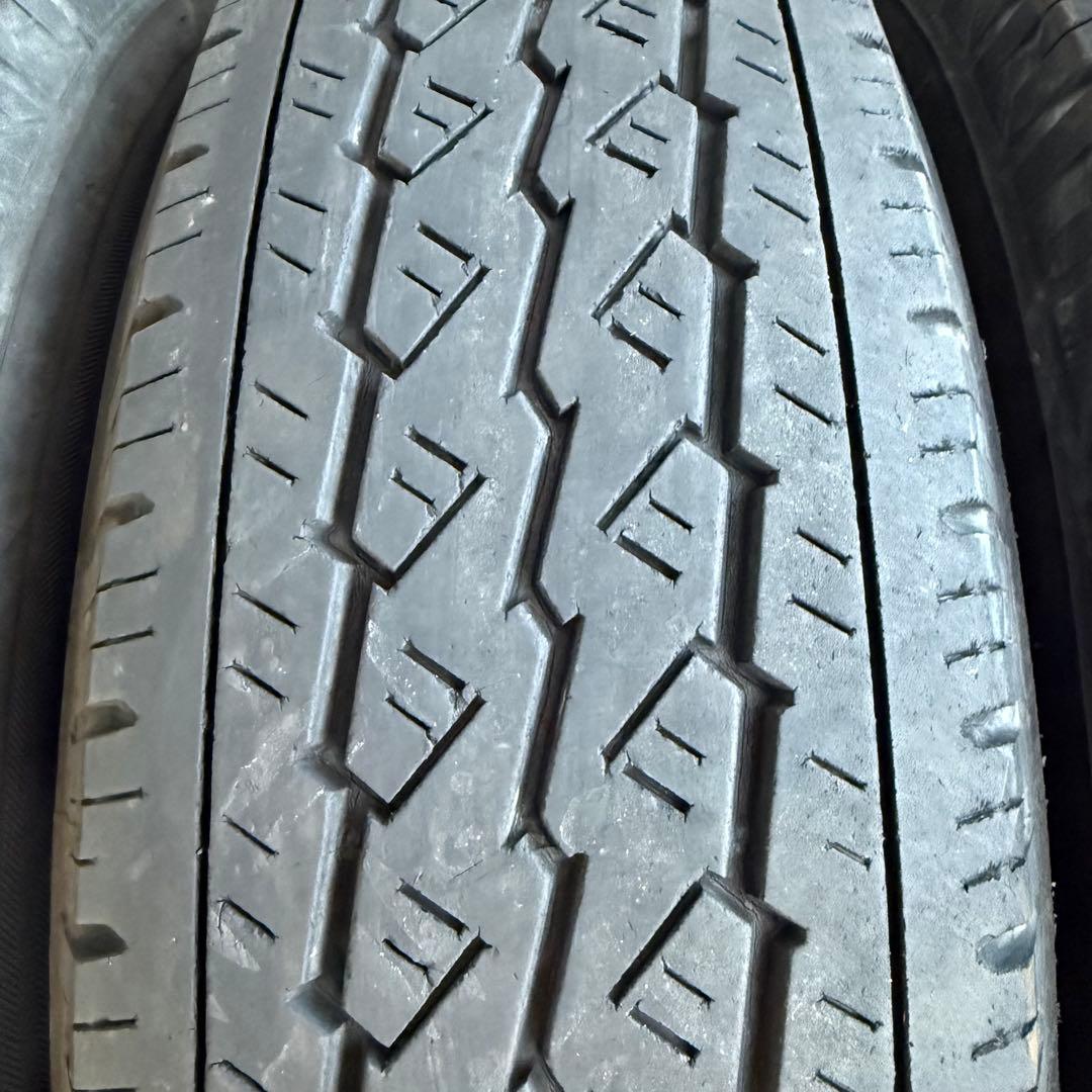 NV 350①195/80R15 107/105LTブリヂストン夏タイヤ