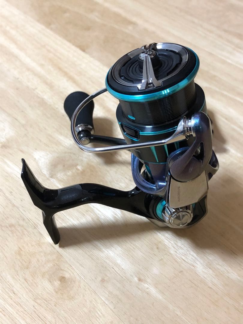 Daiwa 23エメラルダス リールRX FC LT2500S-H-DH