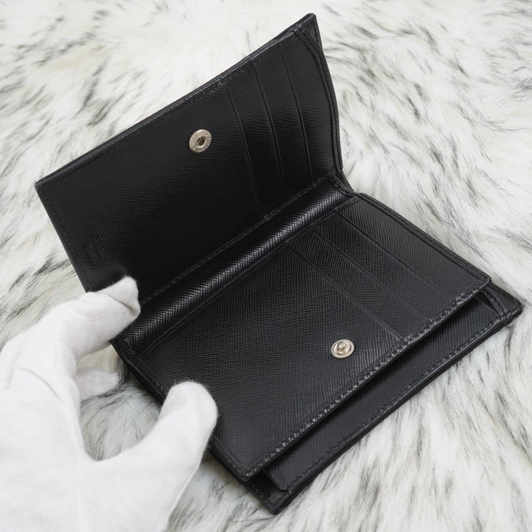 未使用品　箱付き　PRADA プラダ　二つ折り財布　ナイロン　三角プレート　黒