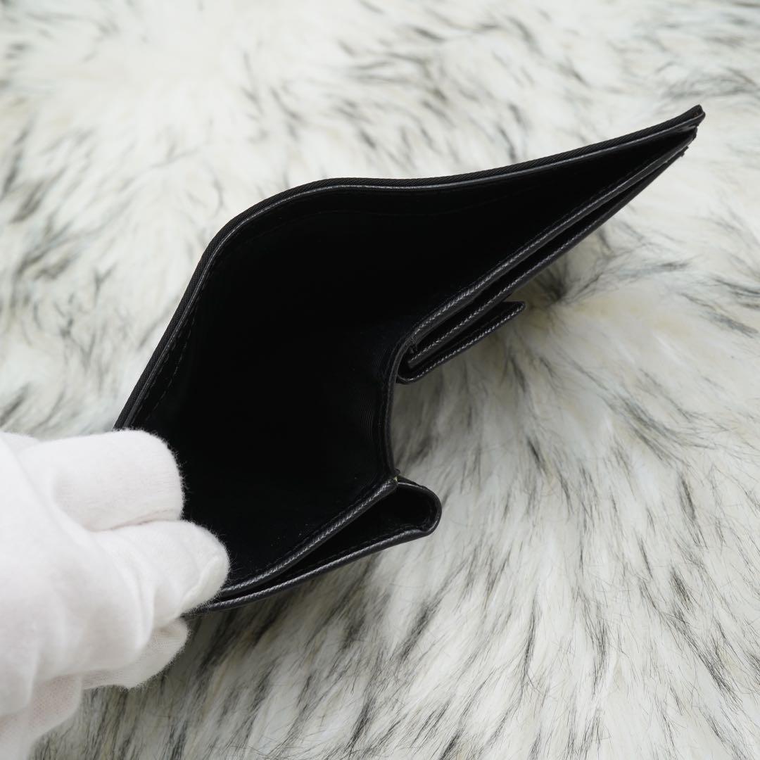 未使用品　箱付き　PRADA プラダ　二つ折り財布　ナイロン　三角プレート　黒
