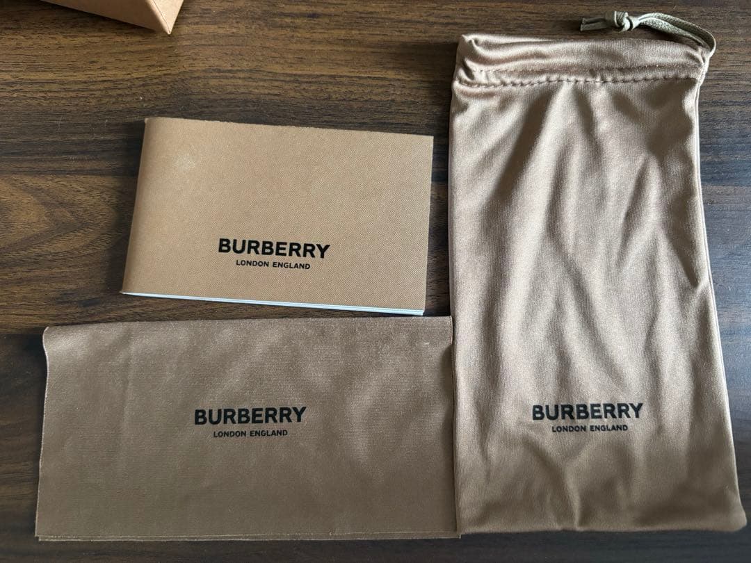 Burberry 丸型サングラス