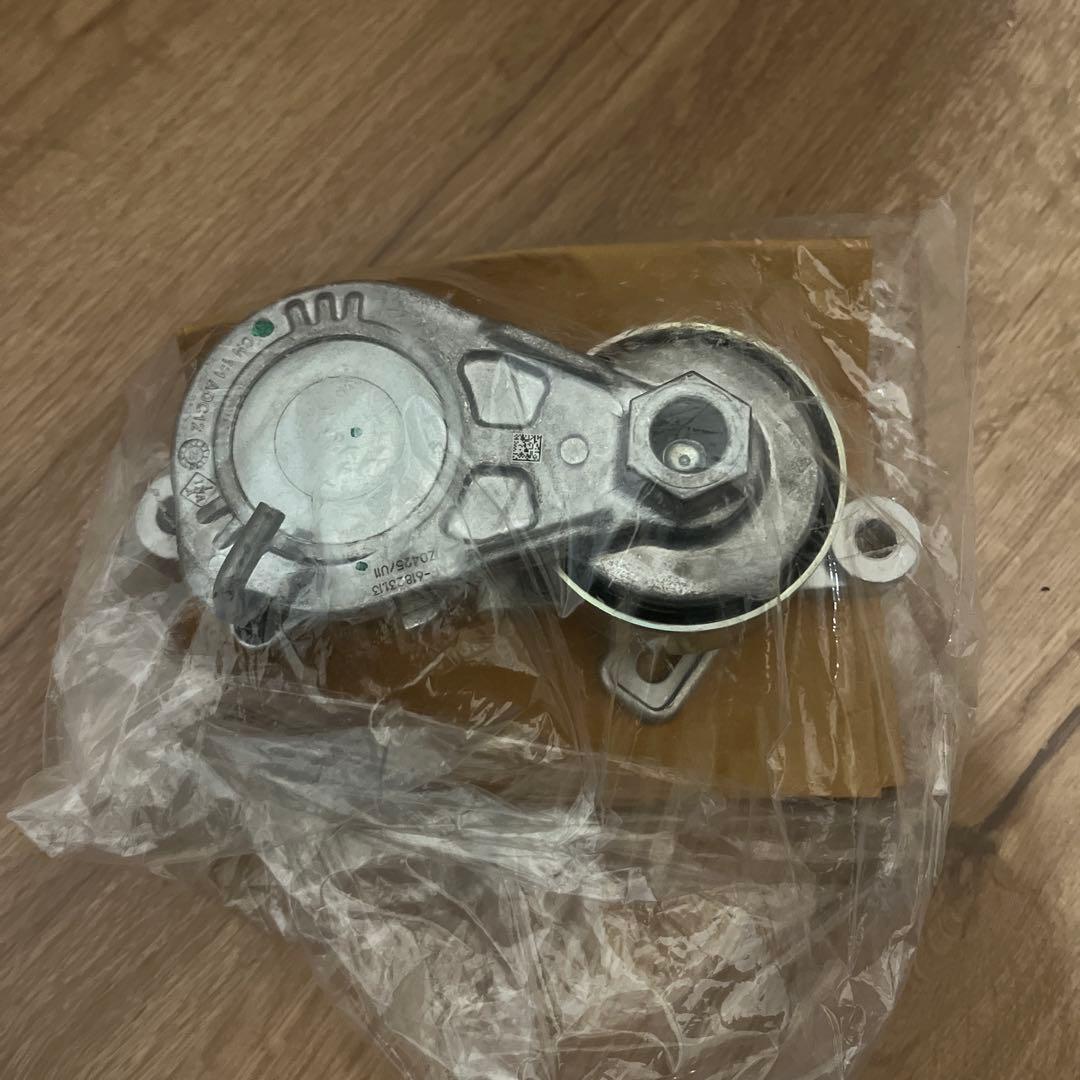 新品未使用R06エンジン ベルトテンショナー ロア