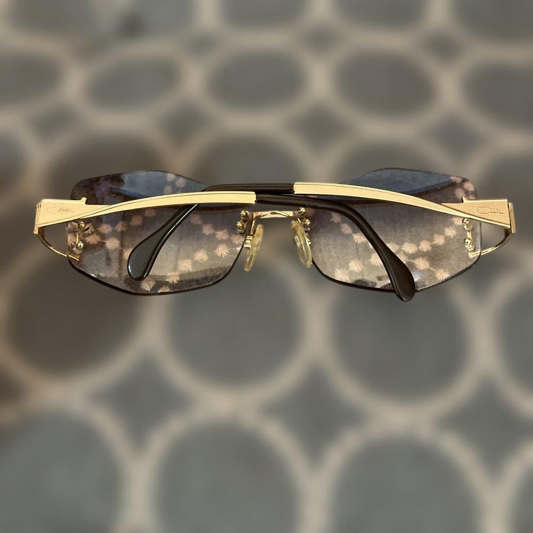 CAZAL ラウンド型オーバーサイズサングラス２点オマケ超お得、処分価格です