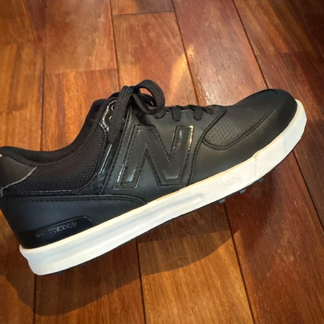 New Balance ブラックゴルフシューズ