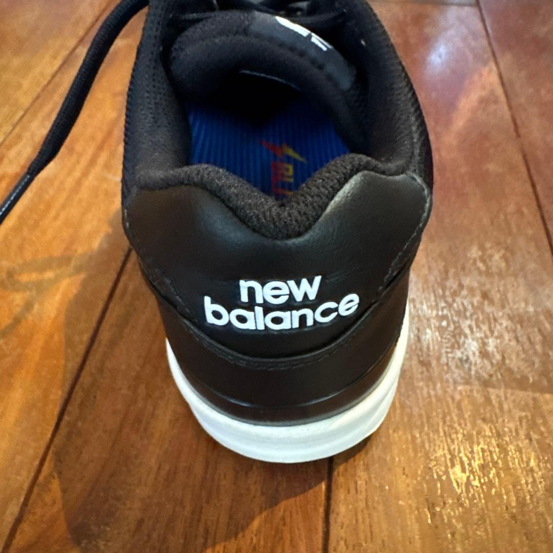 New Balance ブラックゴルフシューズ