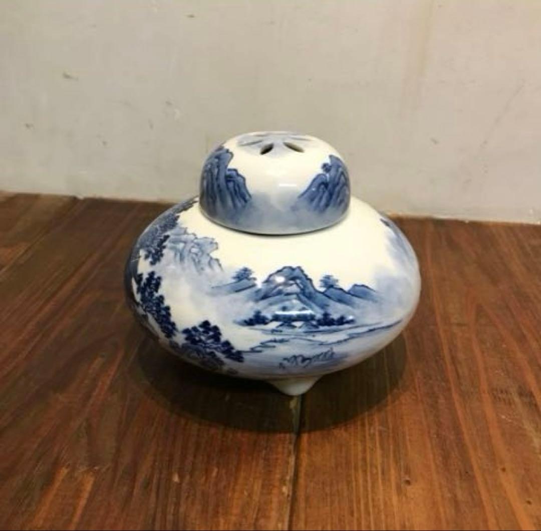 美品　有田焼　花舟　三脚　香炉　染付の山水画が素敵な　蓋まで丁寧に描かれています