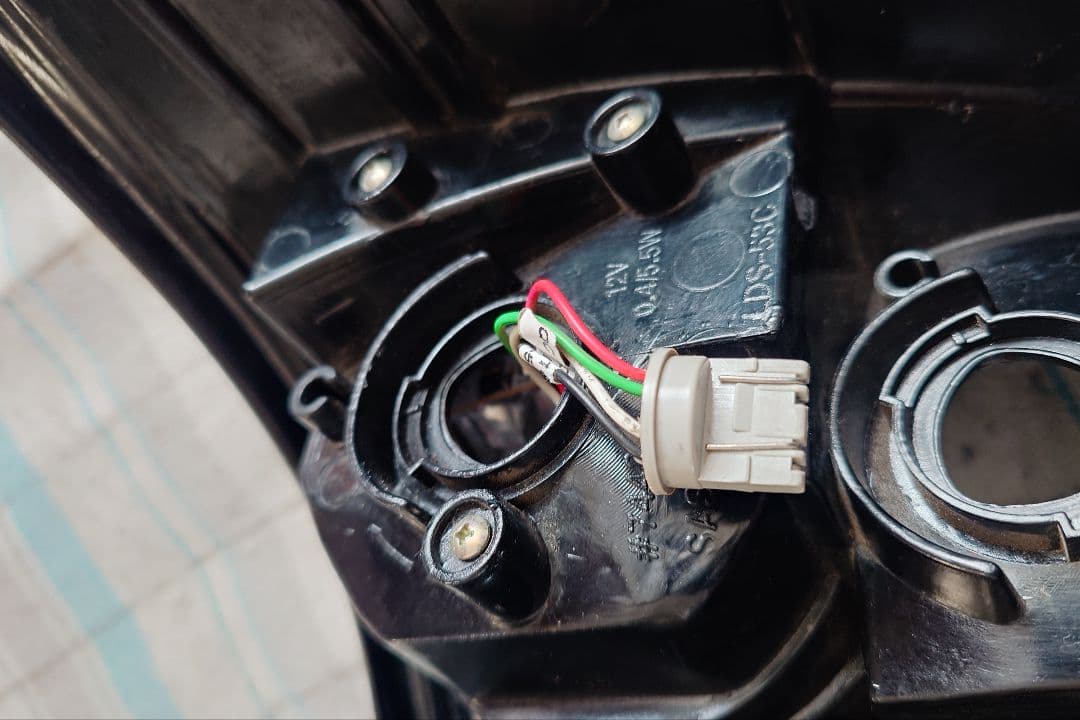 赤羽キャンパー様　ホンダ JE1 ゼストスパーク LEDテールランプ　社外品