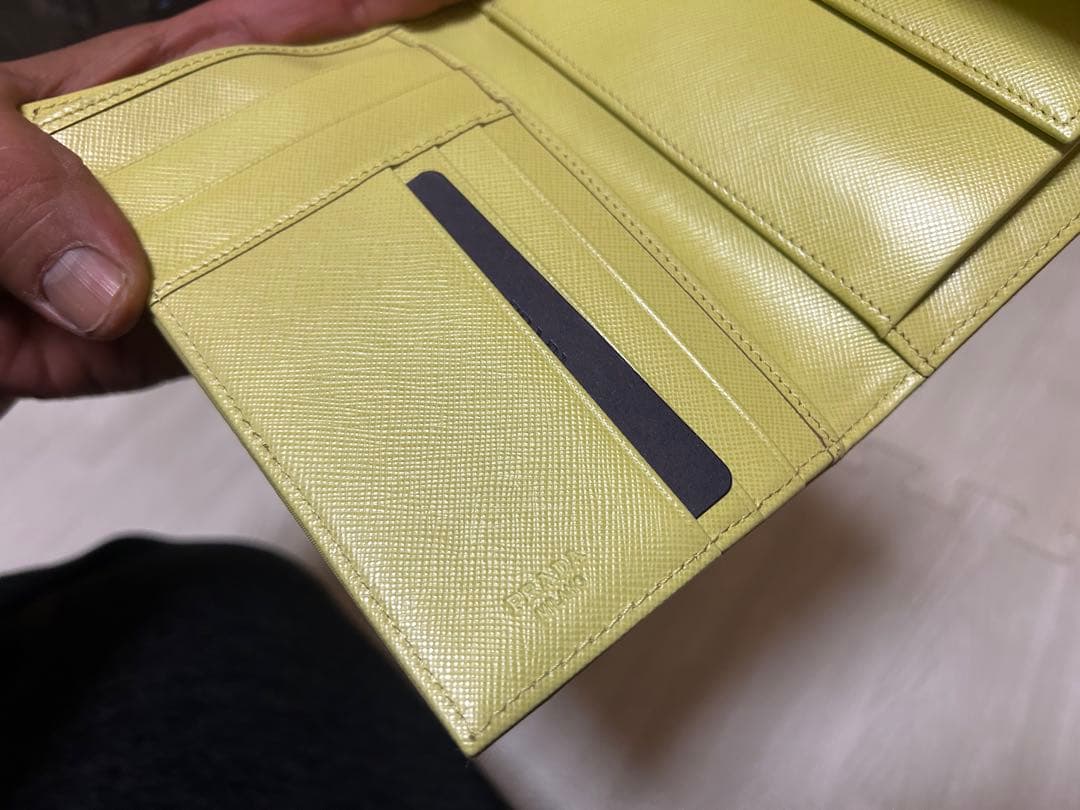 も*ウ様 PRADA 三つ折り財布