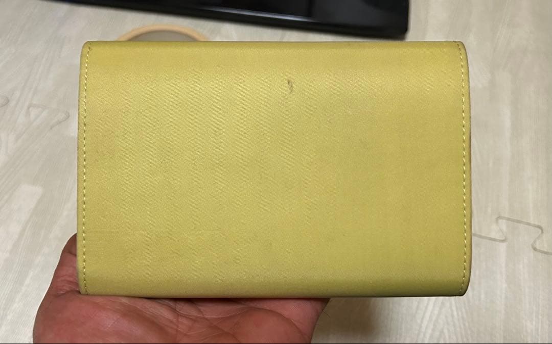 も*ウ様 PRADA 三つ折り財布