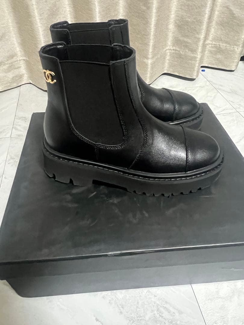 値引き‼️CHANELブラック サイドゴアブーツ ゴールドロゴサイズ35美品