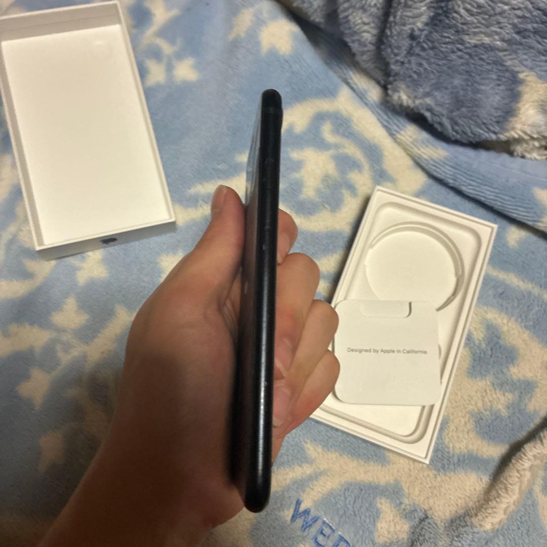 iPhone se三世代目　箱あり