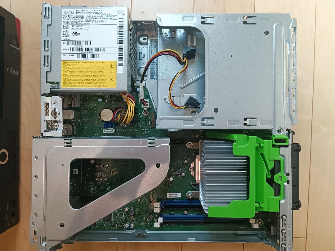 富士通　esprimo D588 Core i5 9500搭載